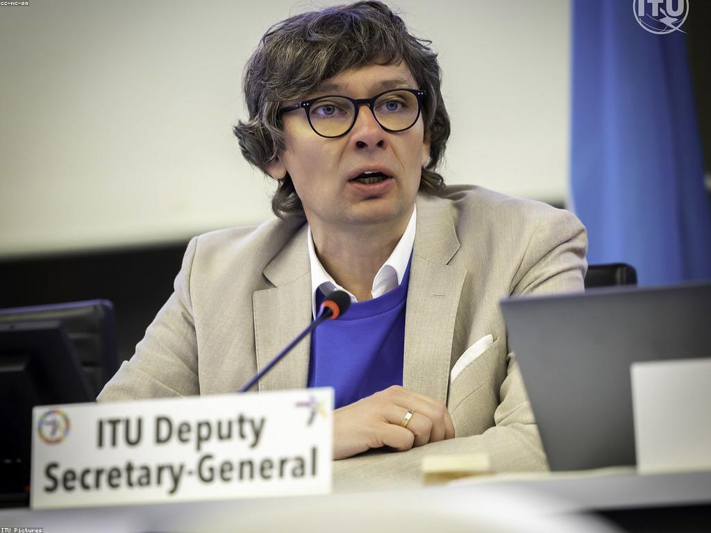 ព័ត៌មានស្លត: ការពិពណ៌នាអំពីព័ត៌មានស្លតនៅក្នុងសង្គម